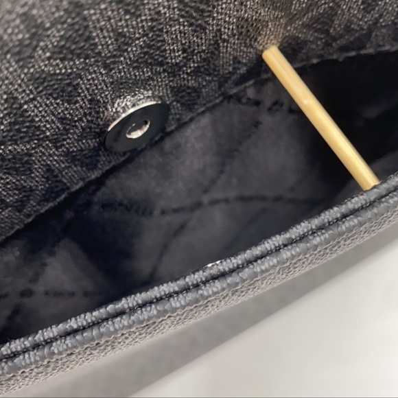 MICHAEL KORS LARGE MESSENGER BLACK SIGNATURE - Picture 14 of 16